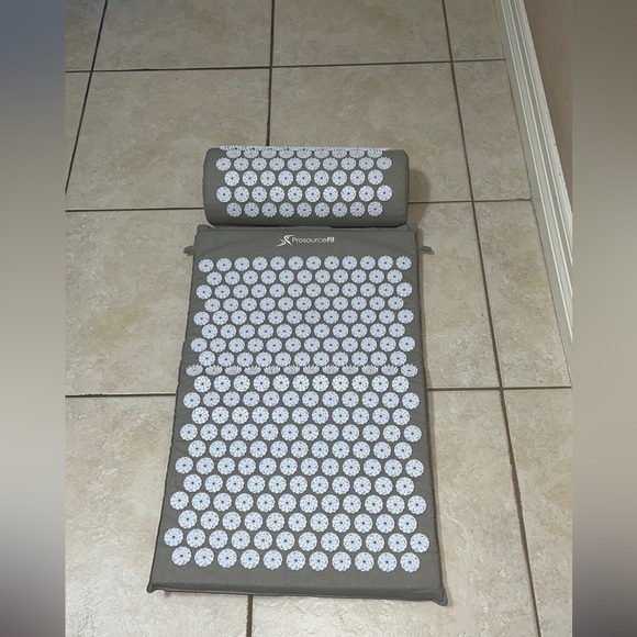 ProsourceFit Acupressure Mat and Pillow Set - Picture 4 of 5